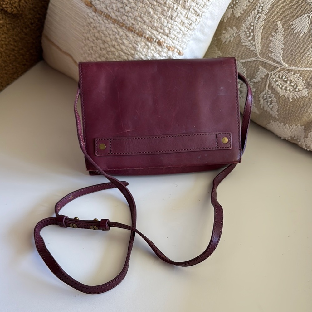 Elegant Burgundy Leather Crossbody Bag